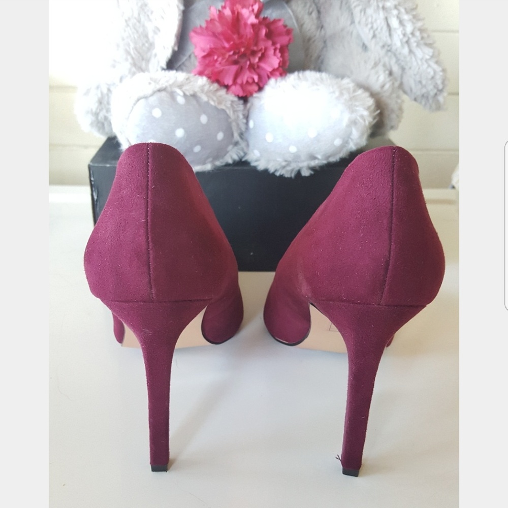 Pointy Heels - Picture 4 of 5